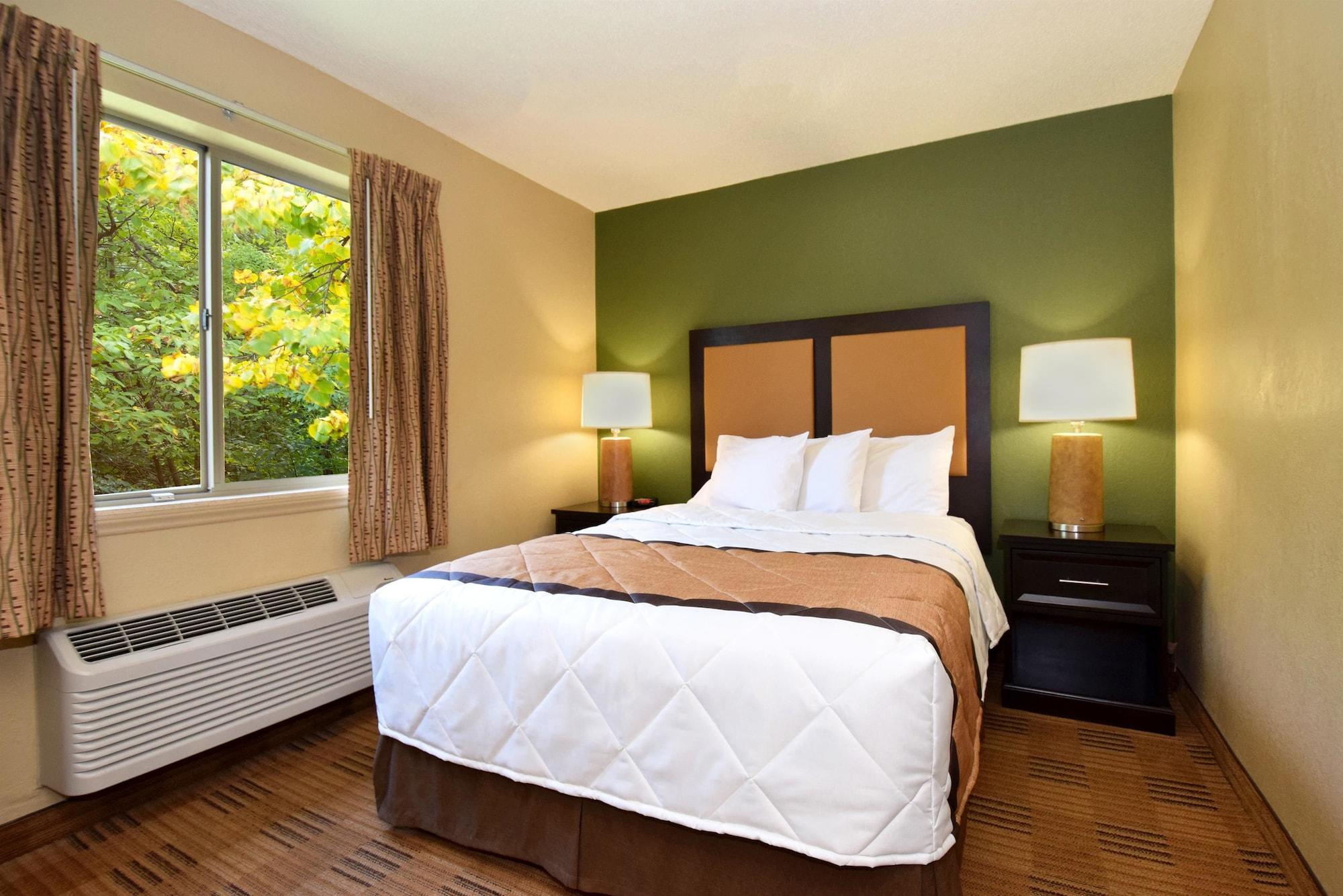 Extended Stay America Select Suites Tampa Airport Memorial Hwy West Chase Exteriör bild
