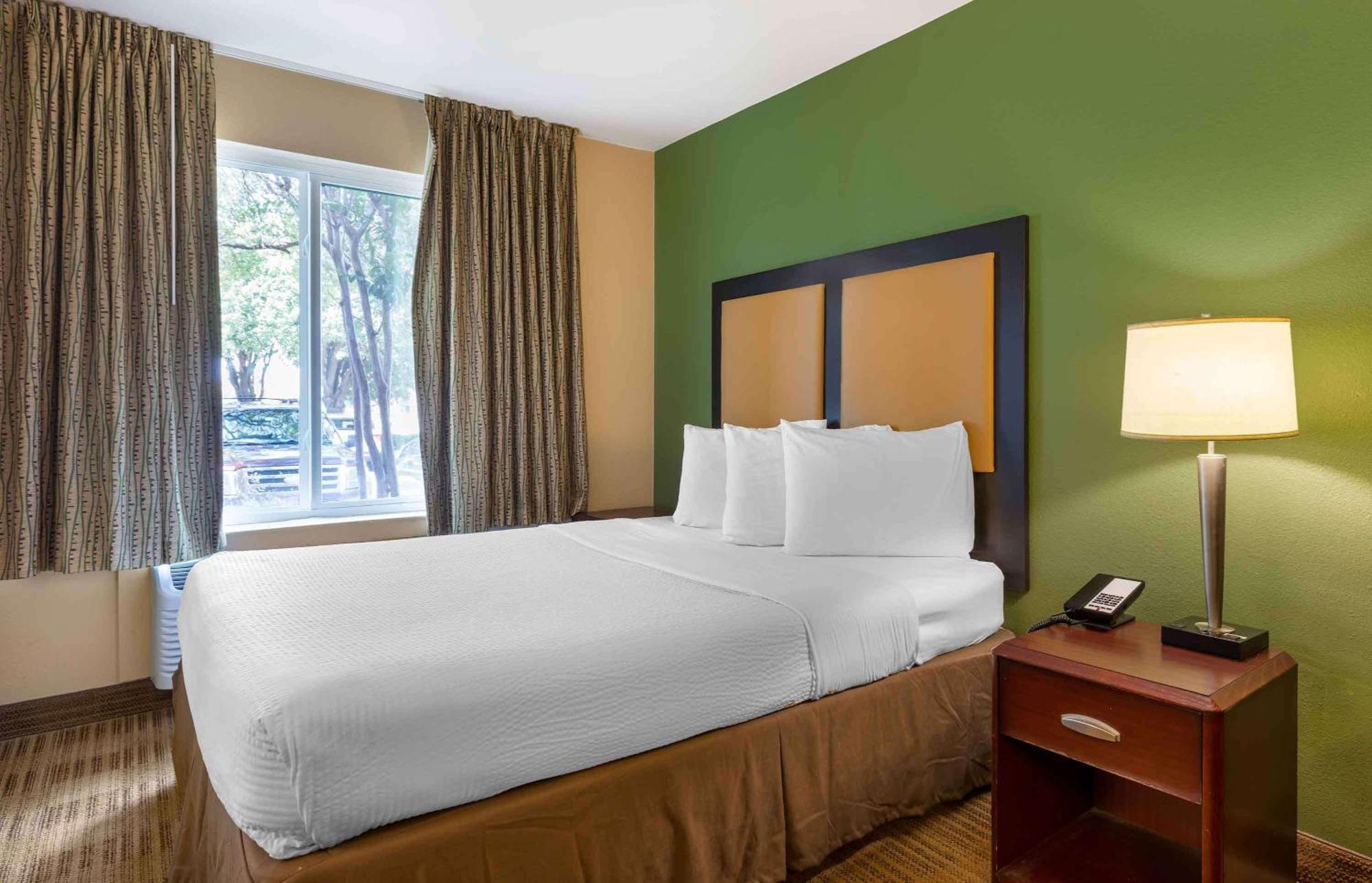 Extended Stay America Select Suites Tampa Airport Memorial Hwy West Chase Exteriör bild