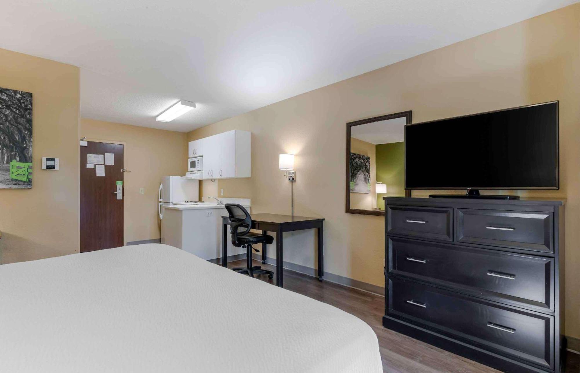 Extended Stay America Select Suites Tampa Airport Memorial Hwy West Chase Exteriör bild
