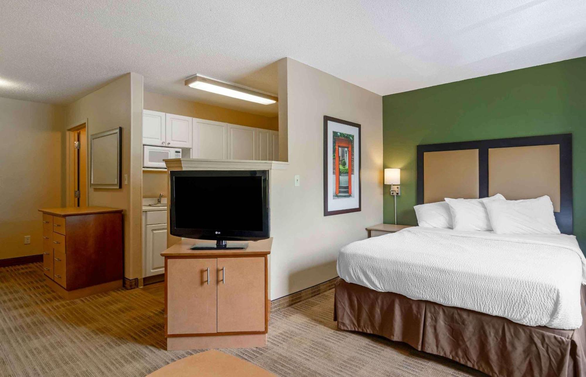 Extended Stay America Select Suites Tampa Airport Memorial Hwy West Chase Exteriör bild