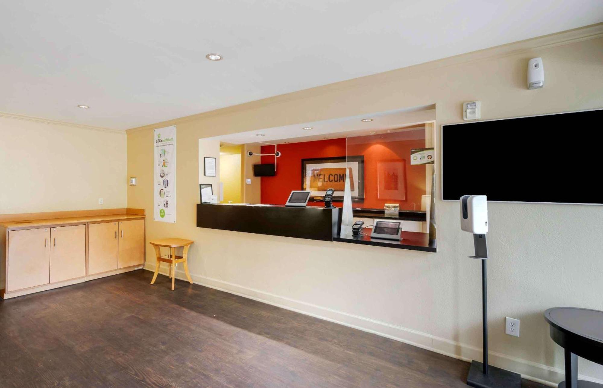 Extended Stay America Select Suites Tampa Airport Memorial Hwy West Chase Exteriör bild