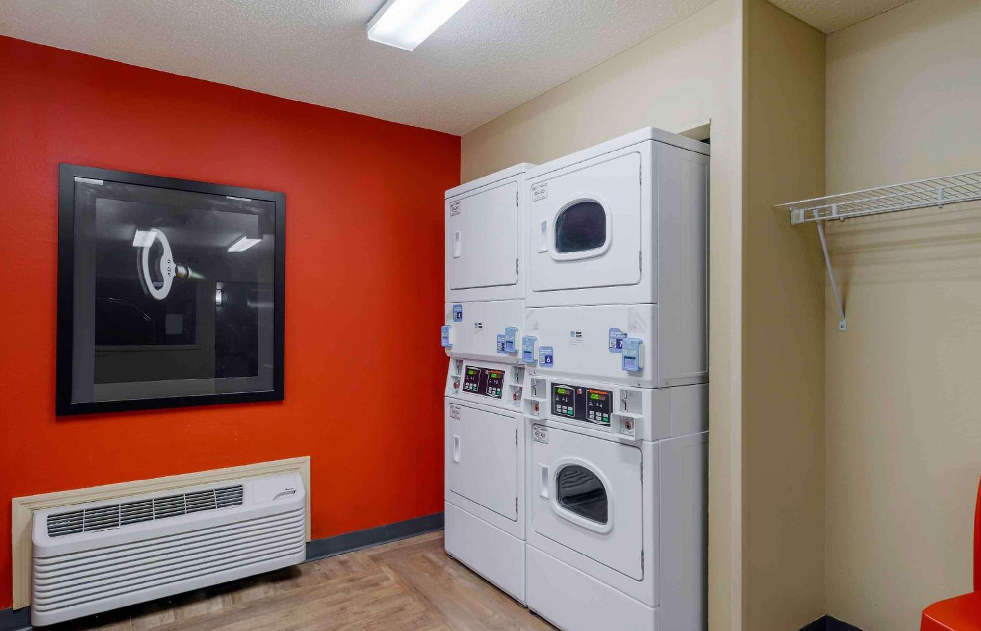 Extended Stay America Select Suites Tampa Airport Memorial Hwy West Chase Exteriör bild
