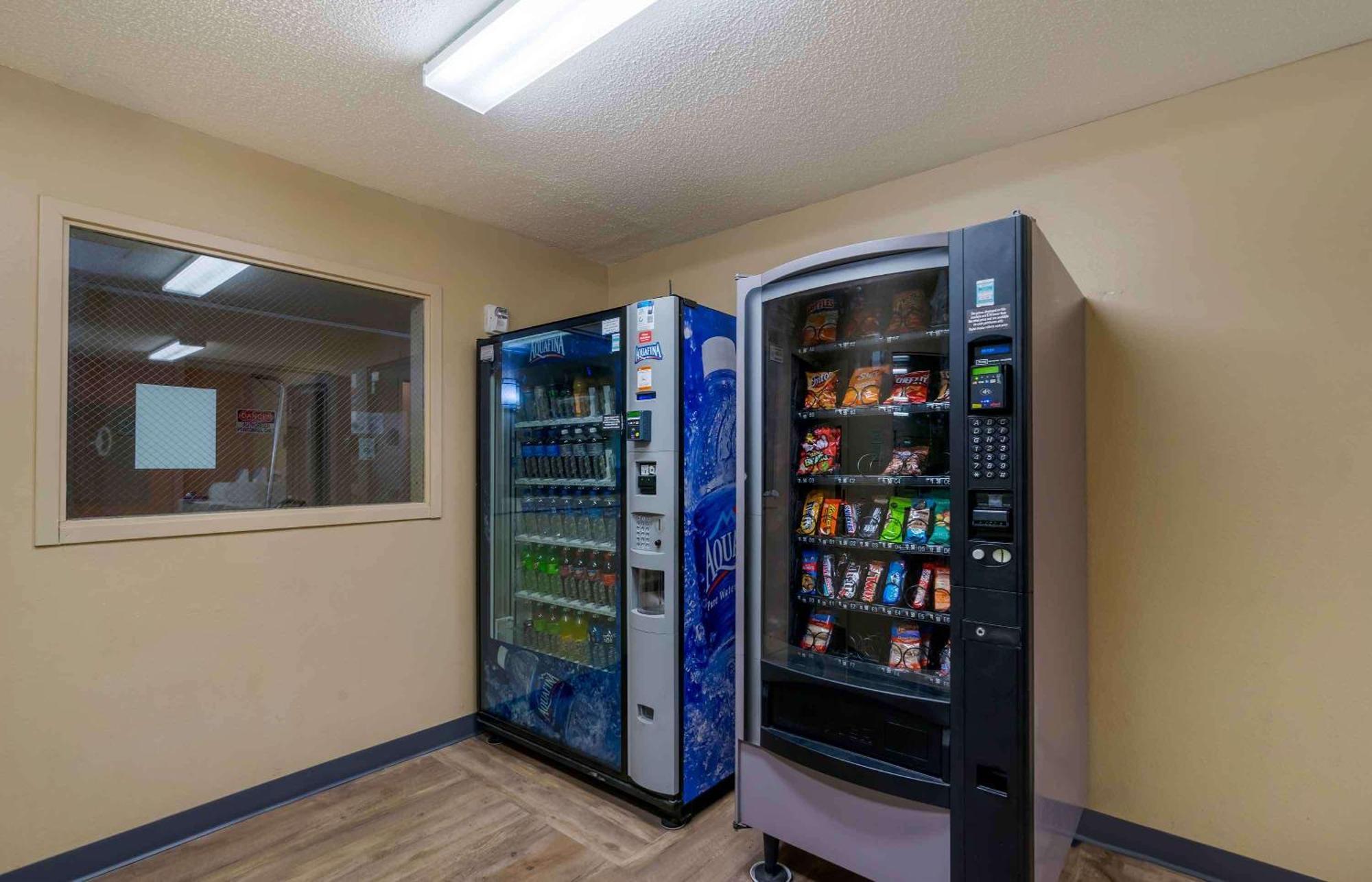 Extended Stay America Select Suites Tampa Airport Memorial Hwy West Chase Exteriör bild