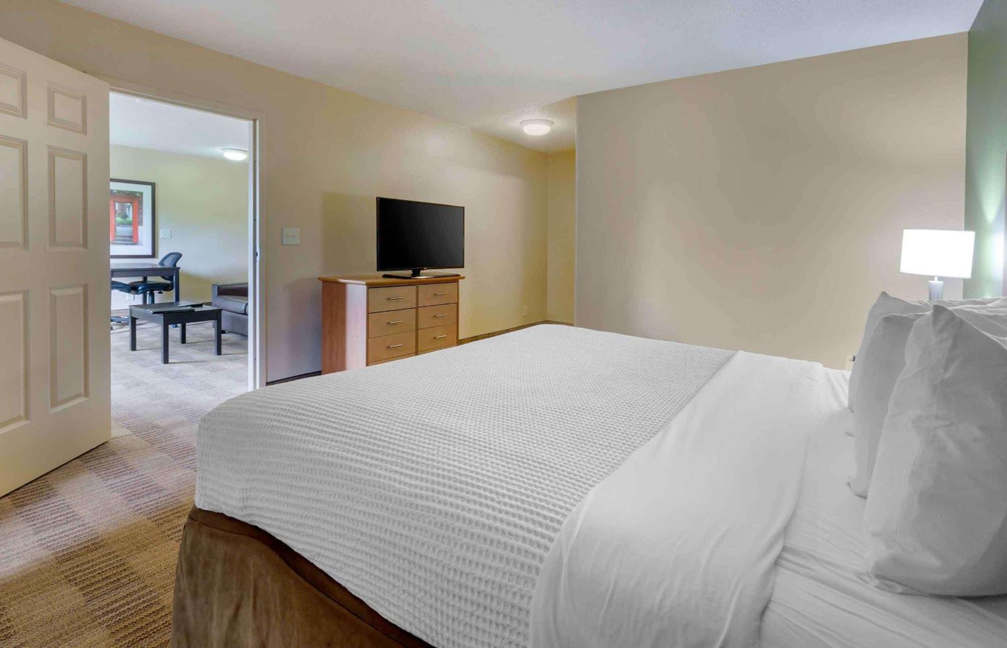 Extended Stay America Select Suites Tampa Airport Memorial Hwy West Chase Exteriör bild