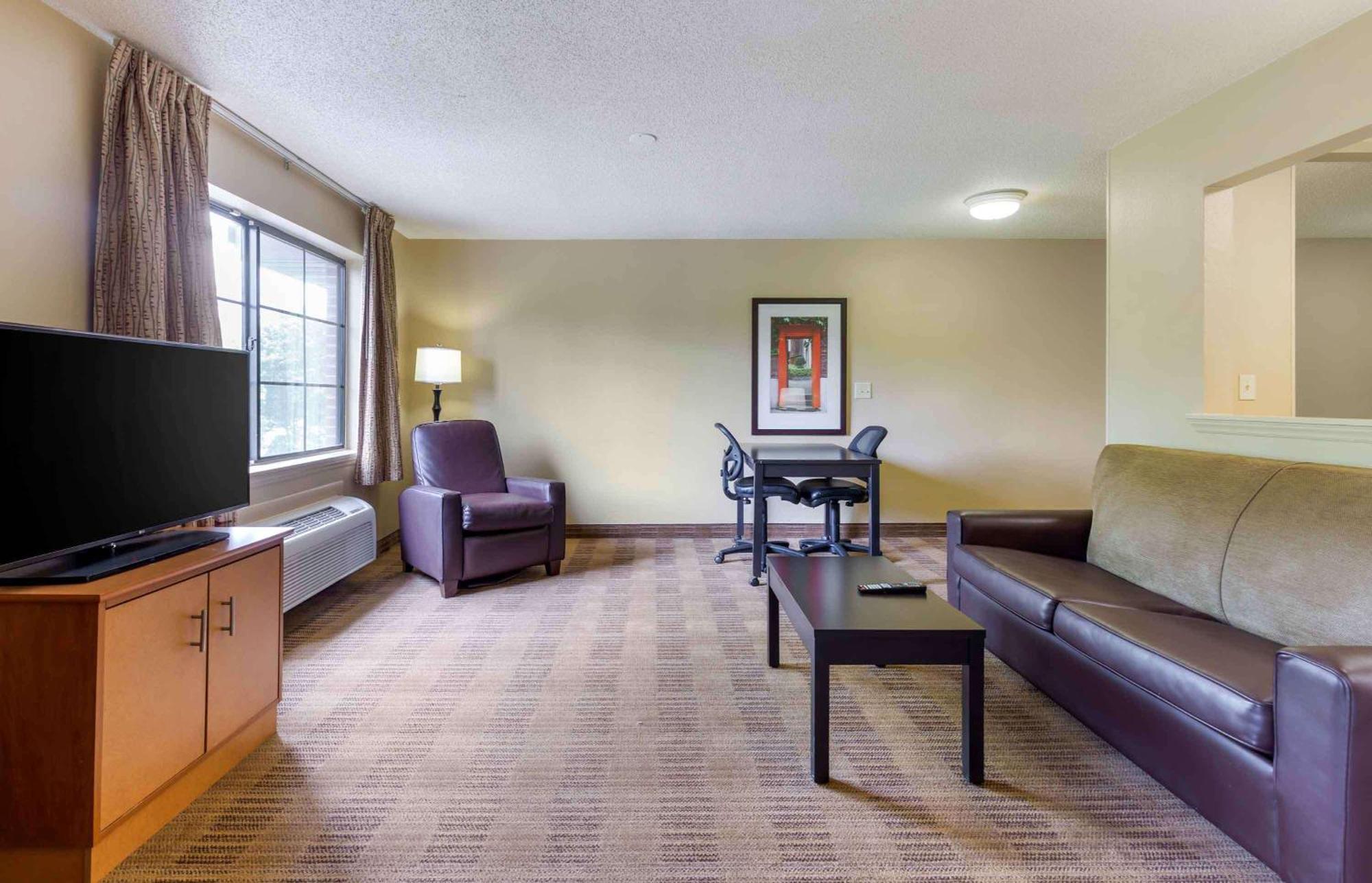 Extended Stay America Select Suites Tampa Airport Memorial Hwy West Chase Exteriör bild