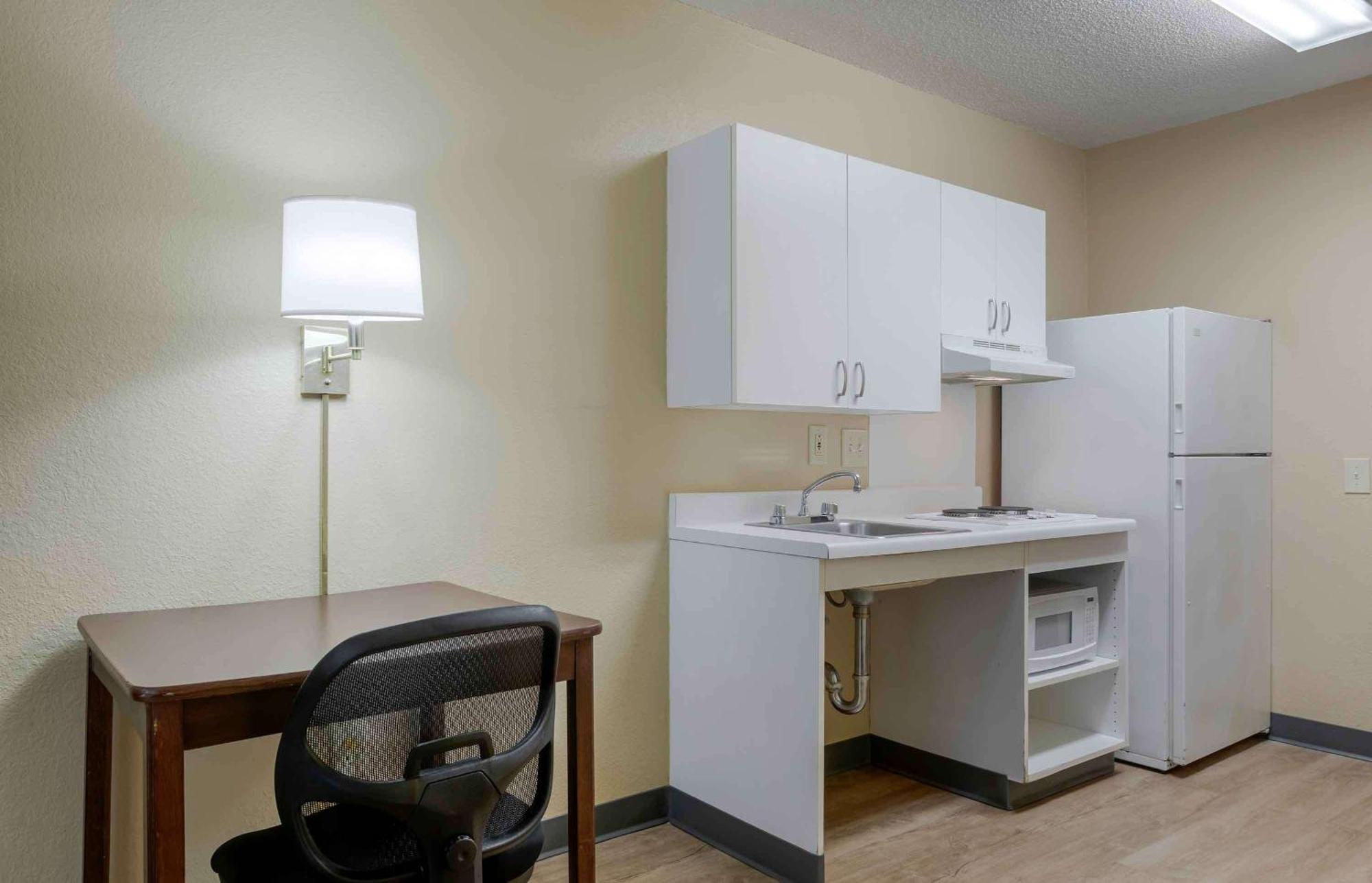 Extended Stay America Select Suites Tampa Airport Memorial Hwy West Chase Exteriör bild