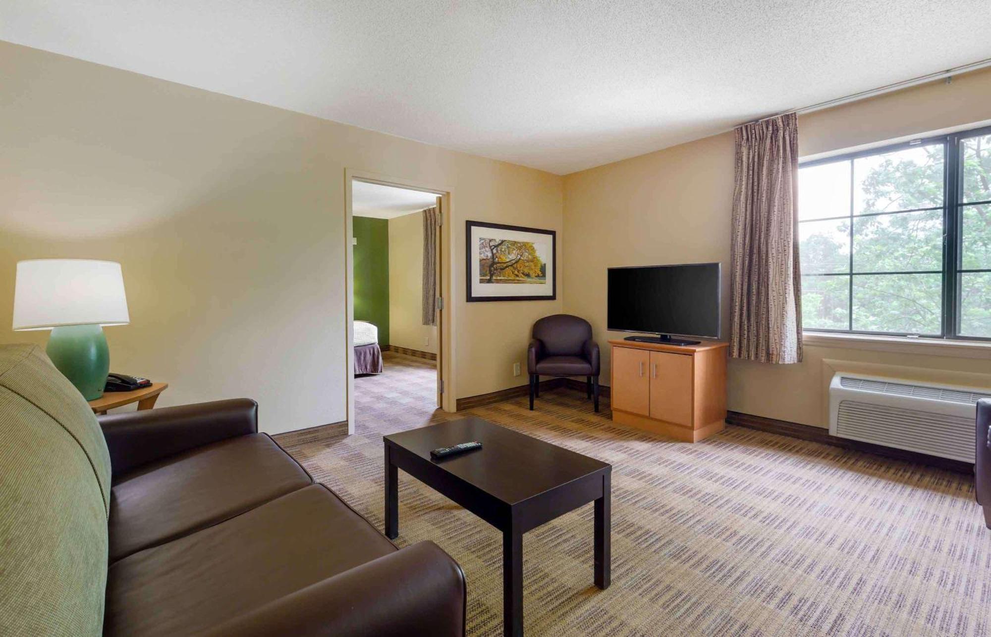 Extended Stay America Select Suites Tampa Airport Memorial Hwy West Chase Exteriör bild