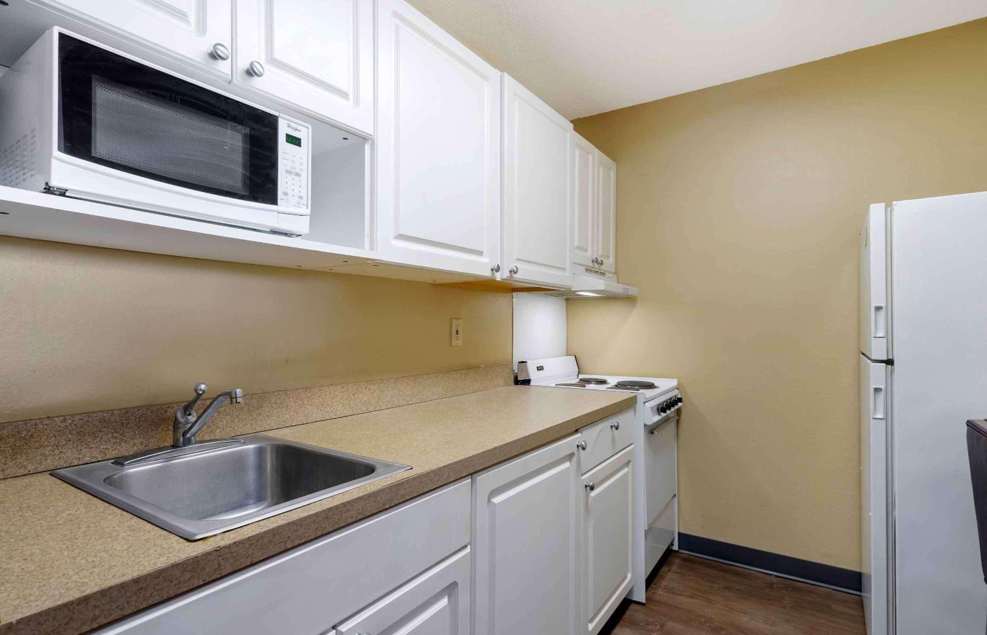 Extended Stay America Select Suites Tampa Airport Memorial Hwy West Chase Exteriör bild