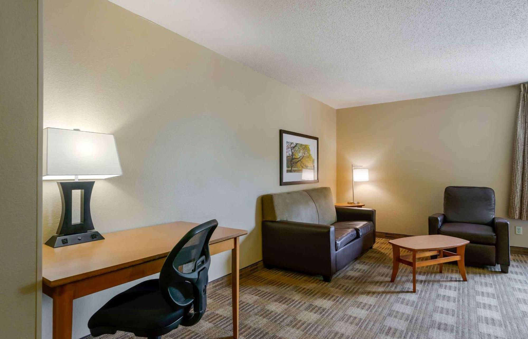 Extended Stay America Select Suites Tampa Airport Memorial Hwy West Chase Exteriör bild